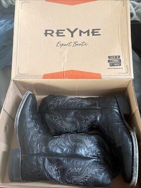 REYME Black Croc-Embossed Leather Cowboy Boots with White Stitching